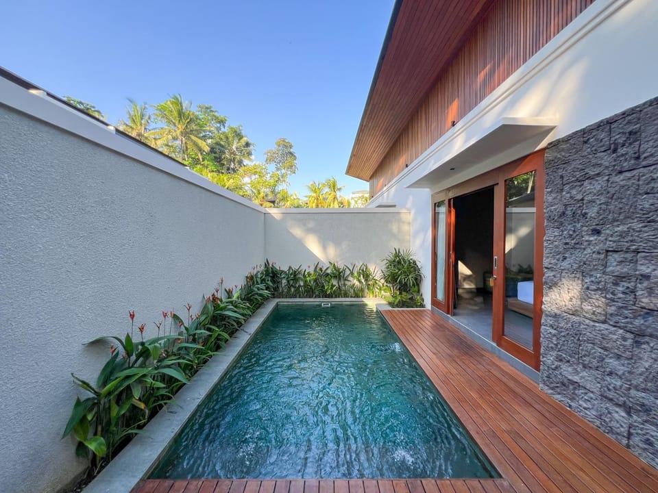 Property building, Swimming pool