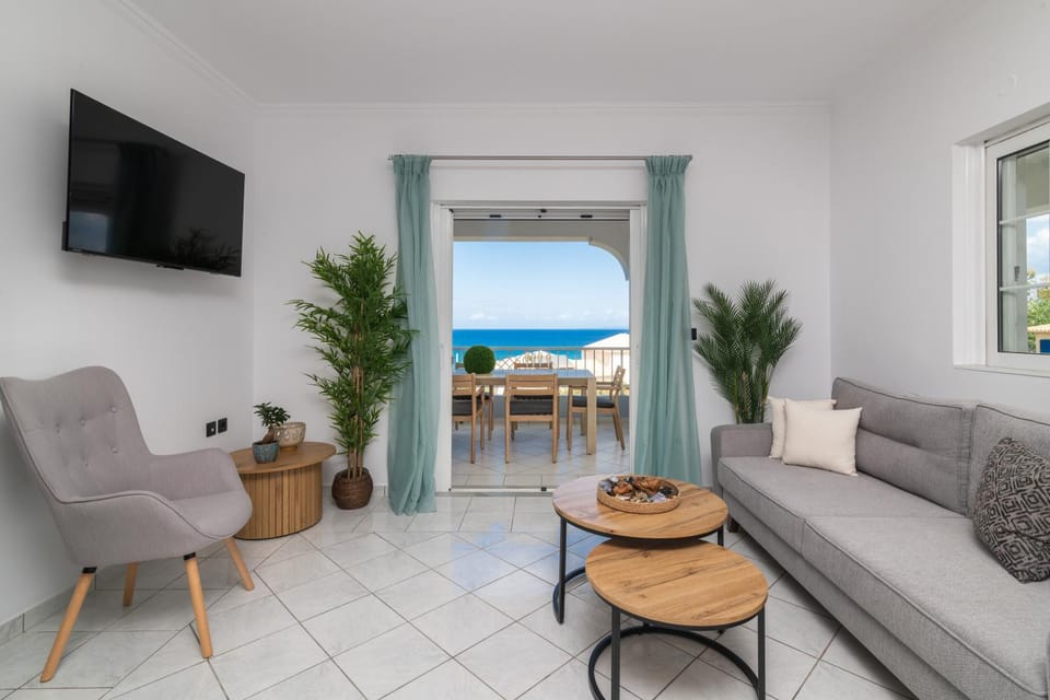 TV and multimedia, Living room, Seating area, Sea view