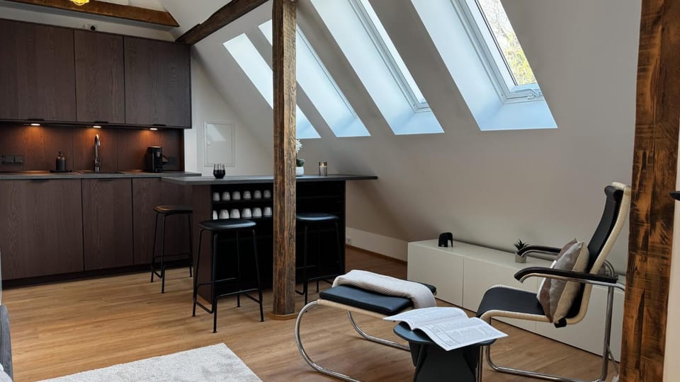Kitchen or kitchenette, Living room, Seating area, hair dresser