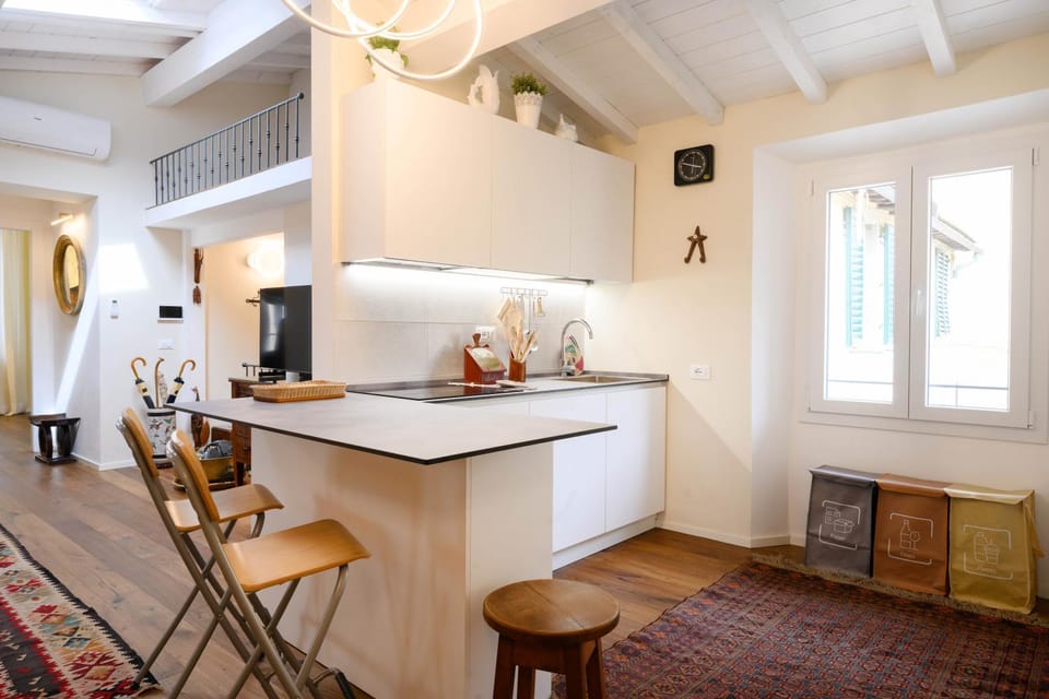 Kitchen or kitchenette, Living room, Seating area, Dining area, stove