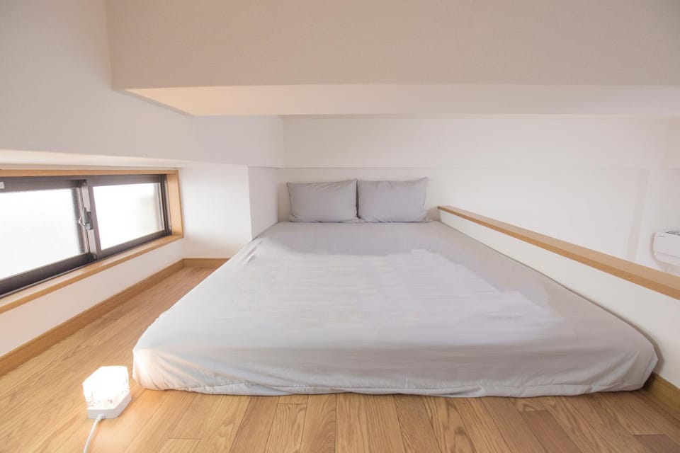 閑静な住宅街_暖かく居心地の良いデザイン EoW-7 Apartment in Shinjuku