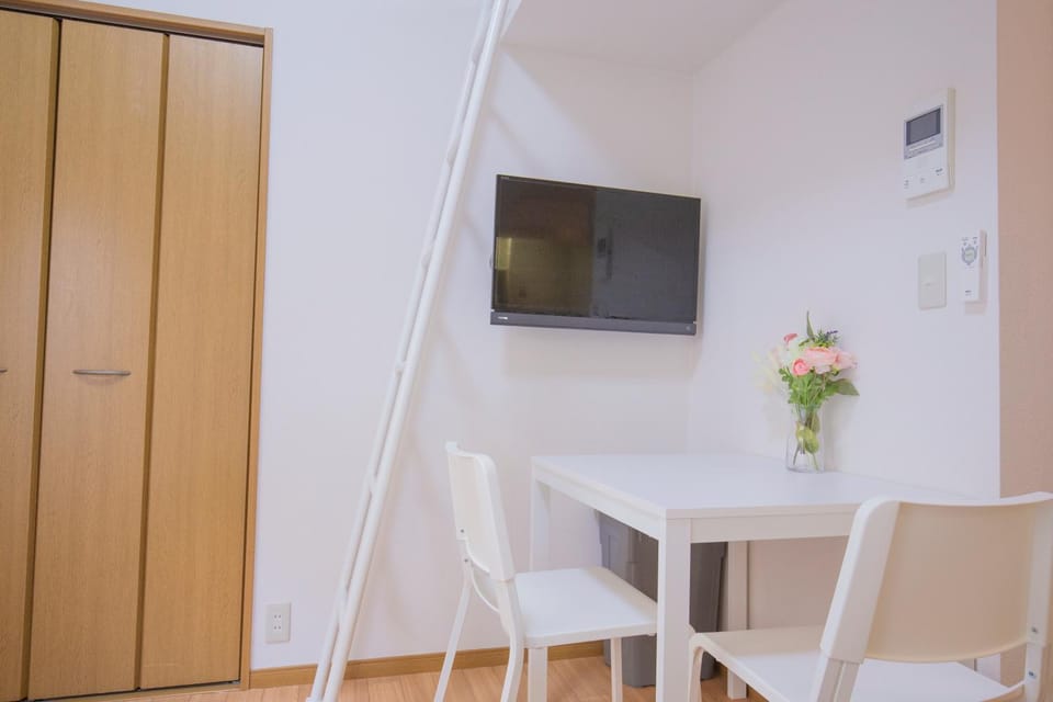 閑静な住宅街_暖かく居心地の良いデザイン EoW-7 Apartment in Shinjuku