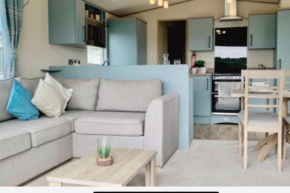 Luxury caravan-Sleeps 6- Pets Ok-Site Pool Chalet in Heacham