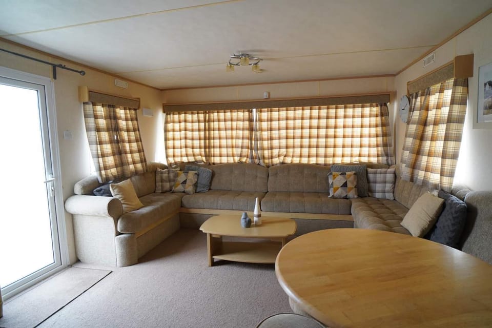 Living room, Decorative detail, Seating area, furniture, acessibility