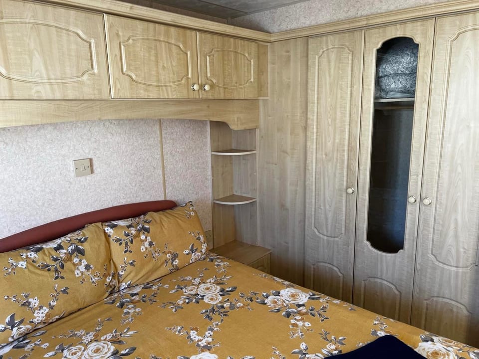 2 Bedroom caravan Hunstanton pets go free Chalet in Hunstanton