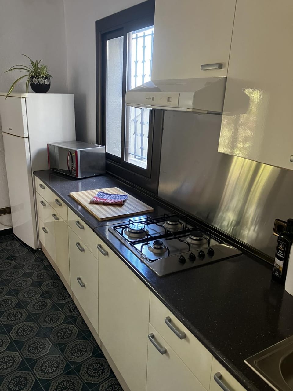 microwave, kitchen