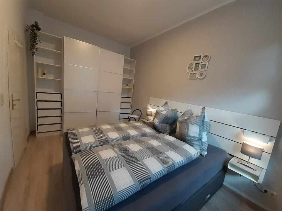 Bed, Bedroom, wardrobe
