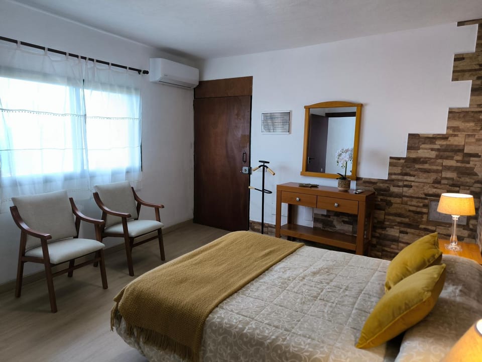 Bed, Photo of the whole room, Seating area, Bedroom, air conditioner