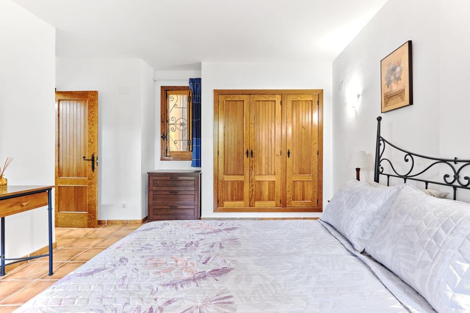 Bedroom, wardrobe