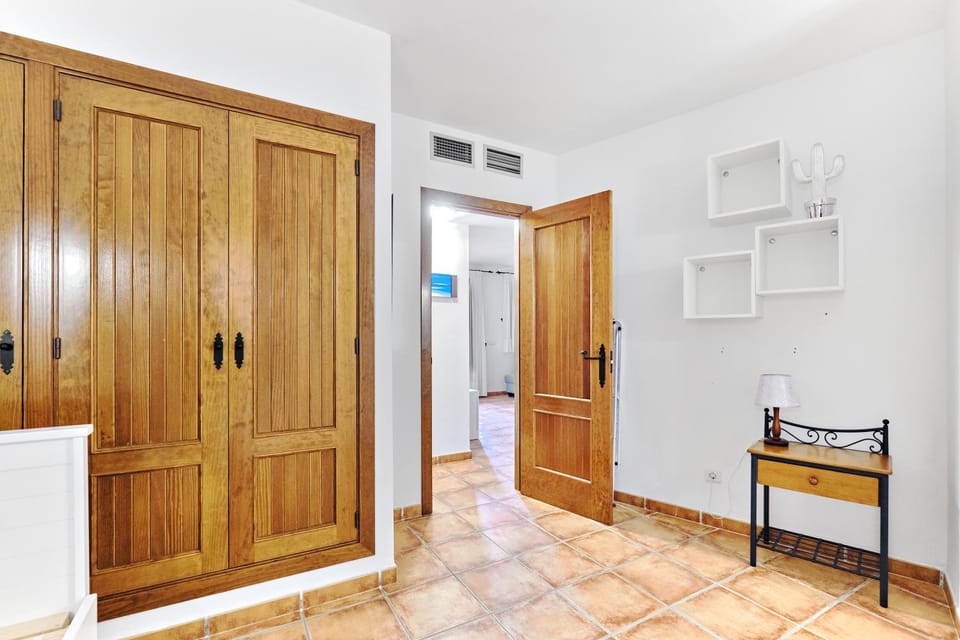 Bedroom, wardrobe