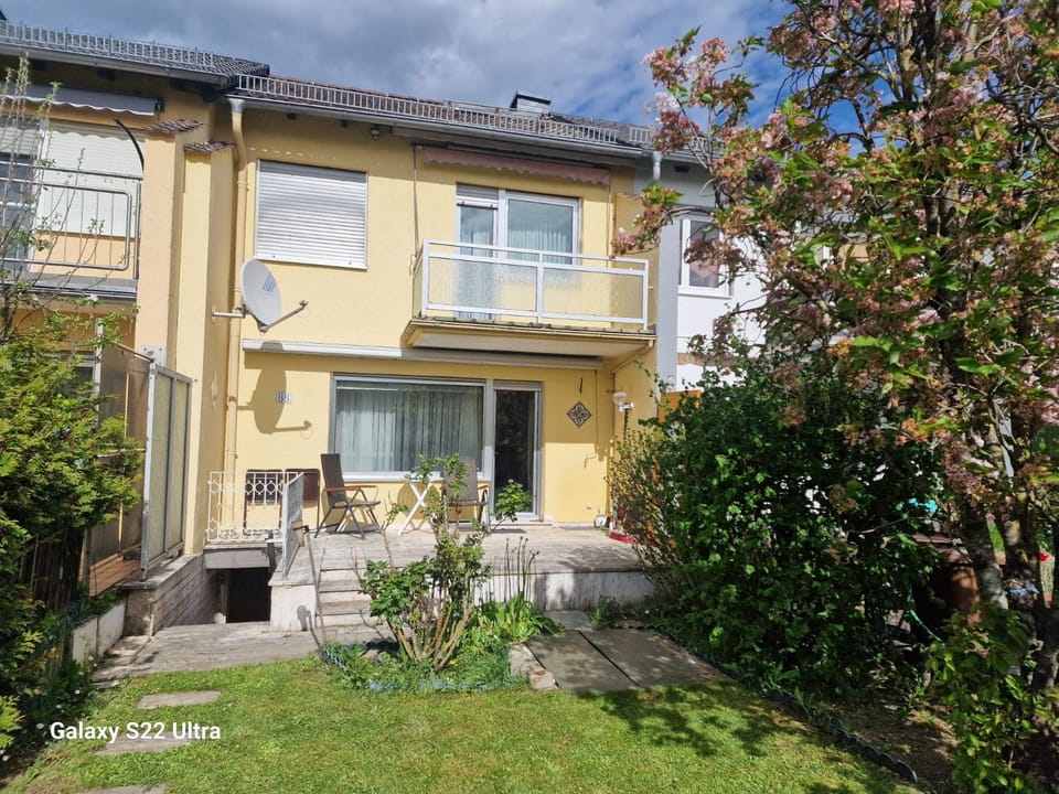 Property building, Spring, Day, Garden, Garden view