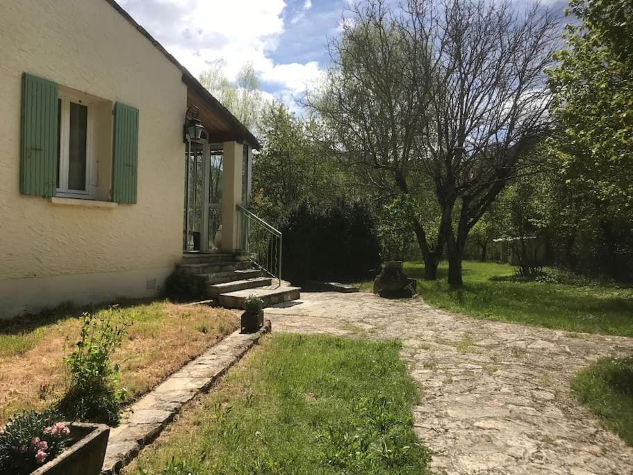 Magnifique maison dans un écrin de verdure - Idéal séjour en famille ou amis House in Provence