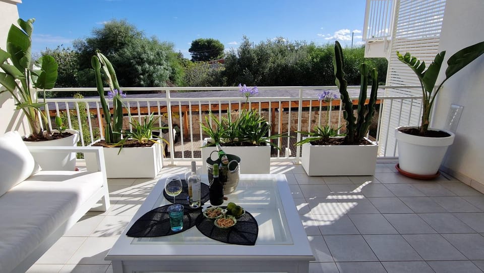 Patio, Balcony/Terrace, Balcony/Terrace, Living room