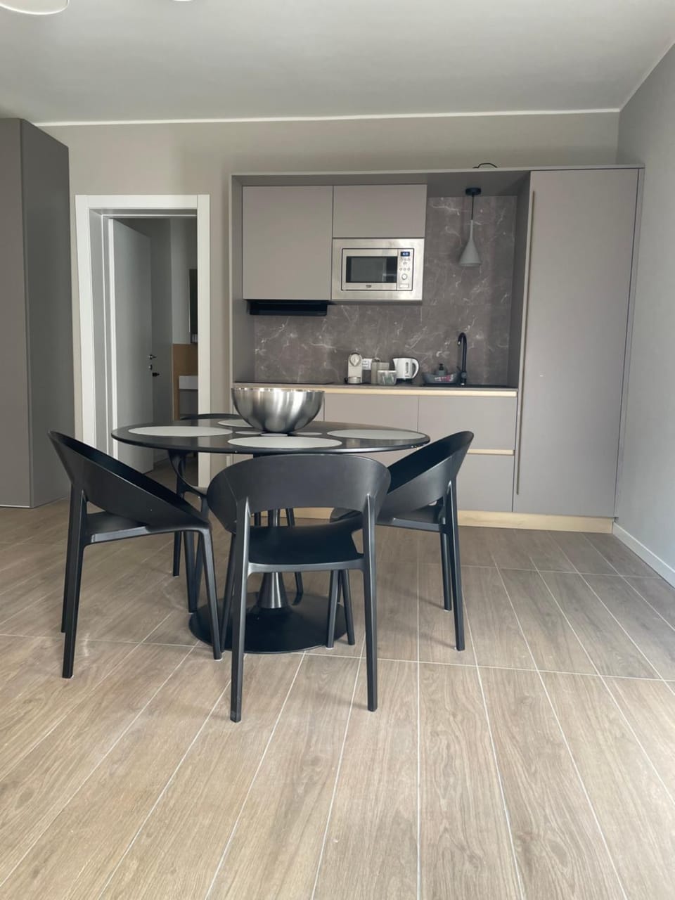 Kitchen or kitchenette, Dining area, stove