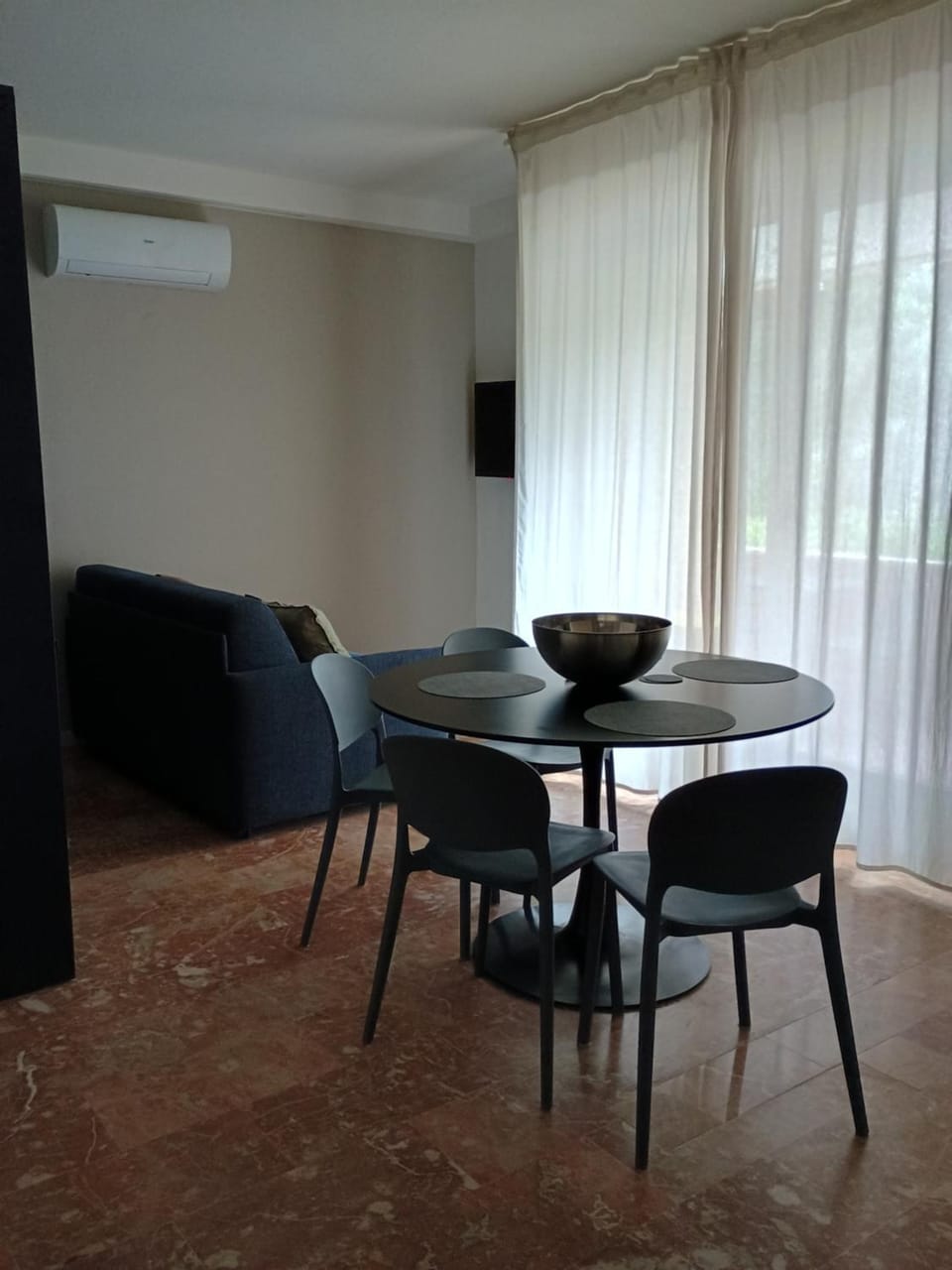 Living room, Seating area, Dining area, air conditioner