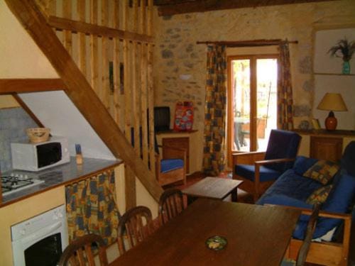 GITE AVEC PISCINE Apartment in Auvergne-Rhône-Alpes