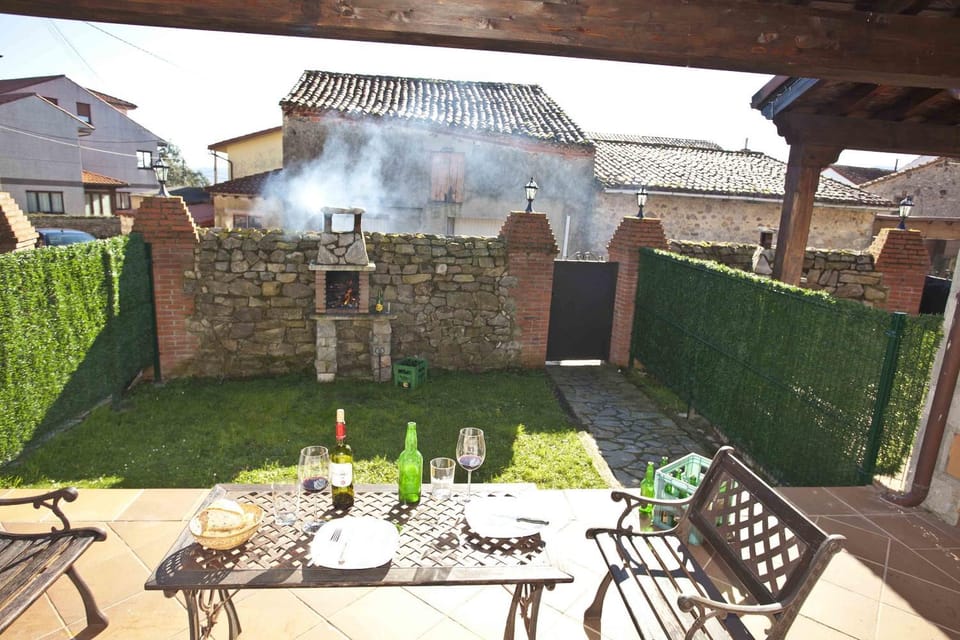 Facade/entrance, Garden