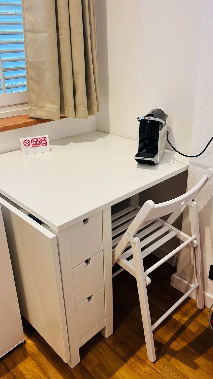Coffee/tea facilities, Dining area