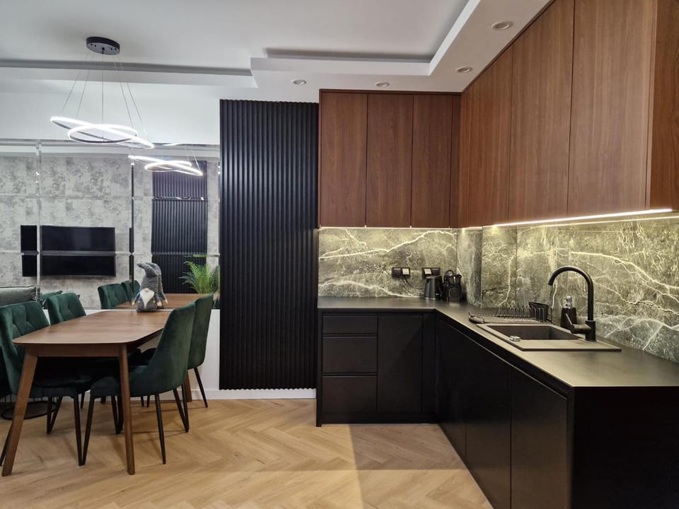 Kitchen or kitchenette, Dining area, minibar