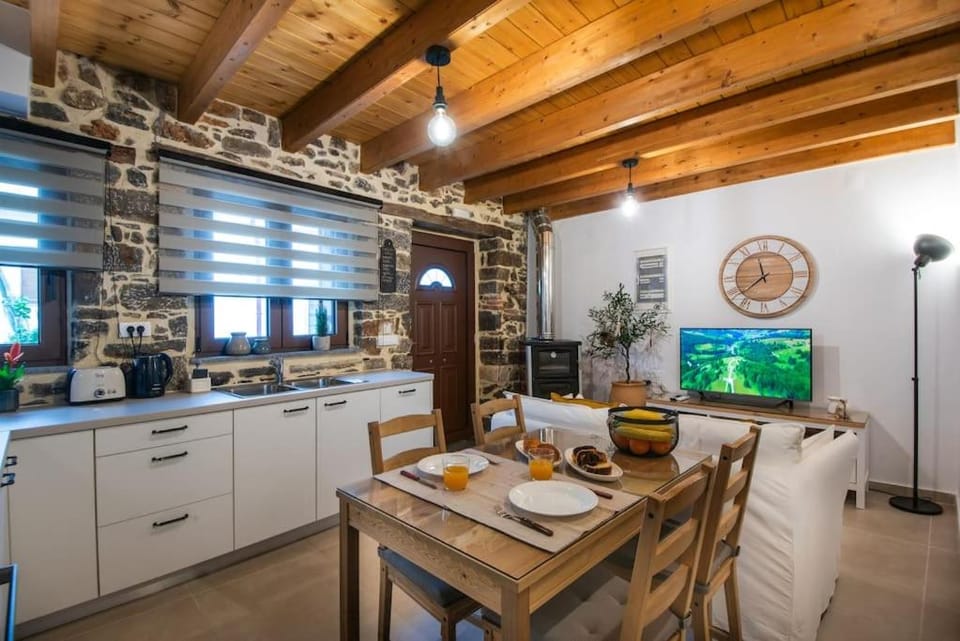 TV and multimedia, Kitchen or kitchenette, Dining area