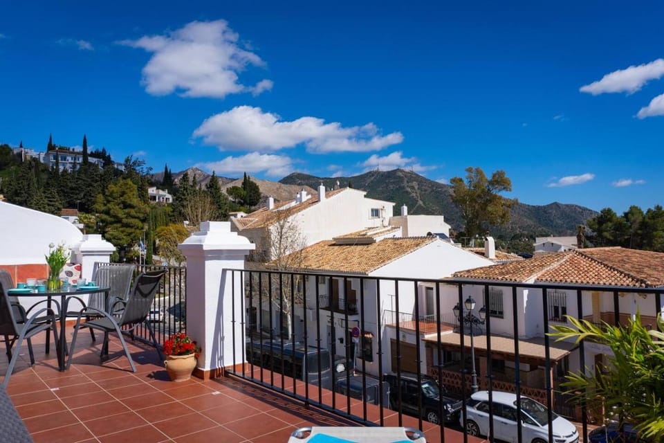 Idyllic Townhouse with Scenic Views Mijas Pueblo House in Mijas