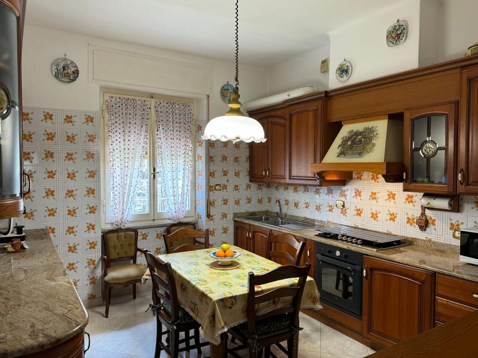 Kitchen or kitchenette, Kitchen or kitchenette