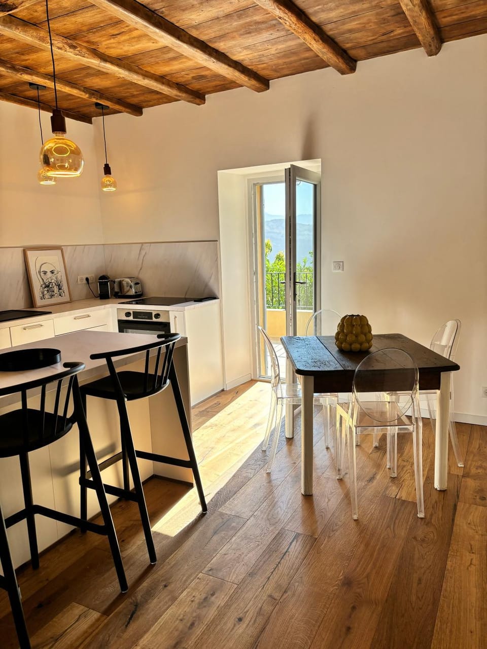 Dining area, kitchen
