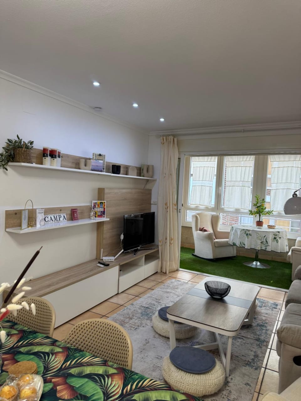 Living room, Dining area