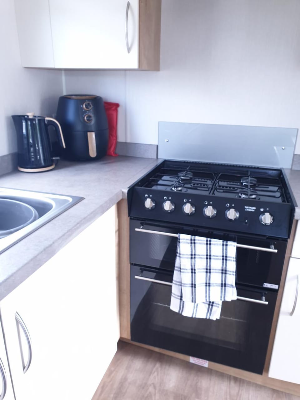 Kitchen or kitchenette, pet friendly, stove
