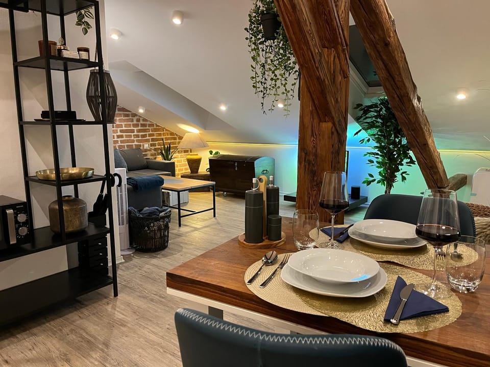 Kitchen or kitchenette, Living room, Seating area, Dining area