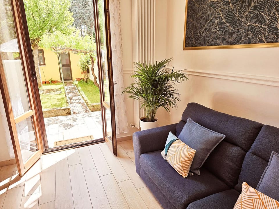 View (from property/room), Living room, Seating area, Garden view