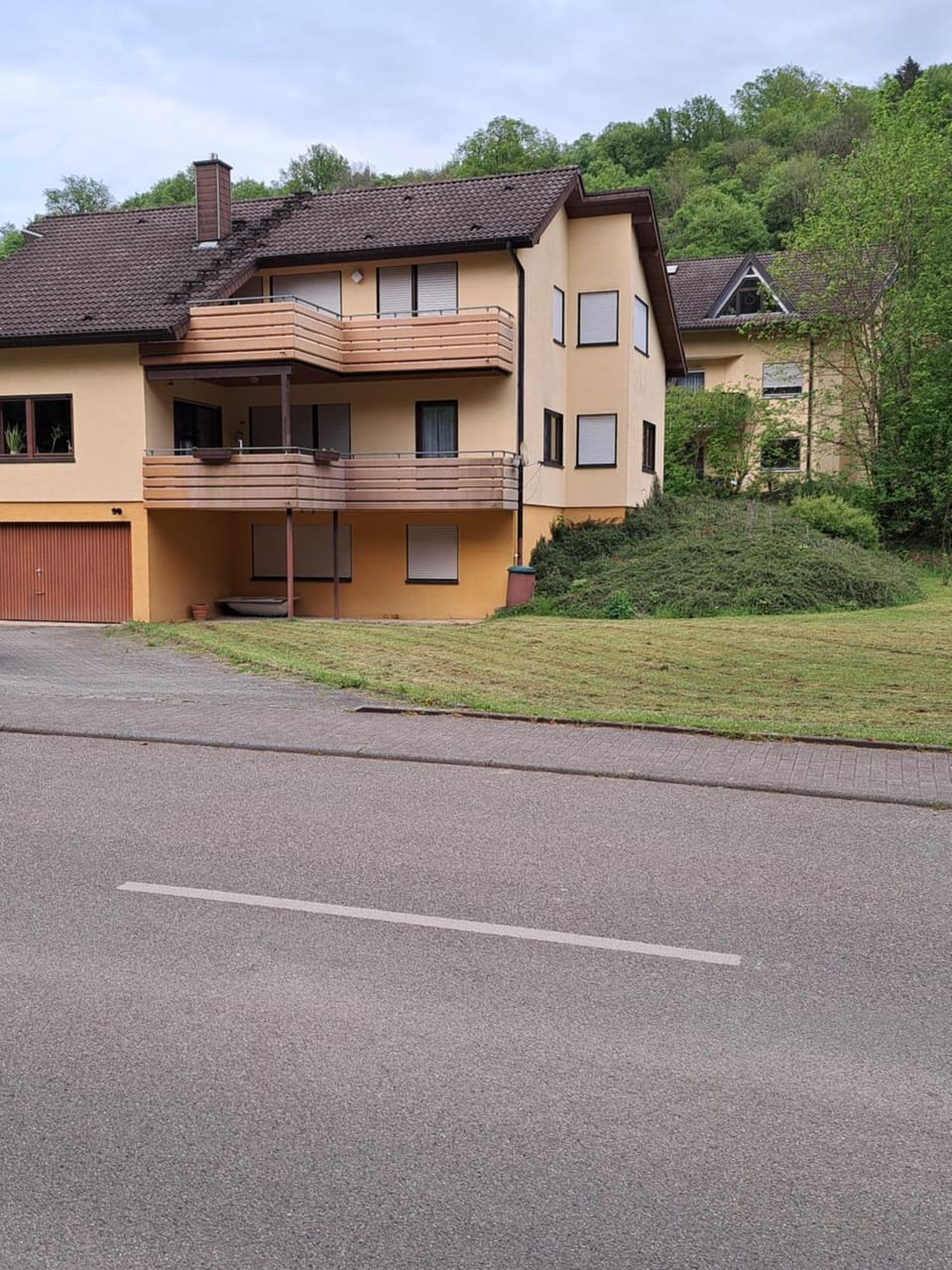 Bed, Garden, Parking