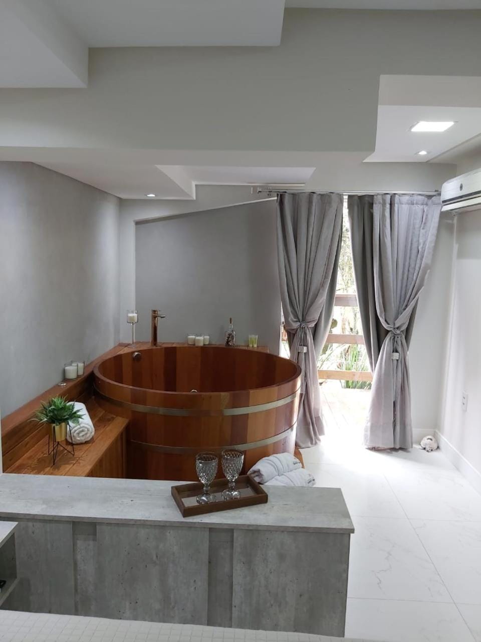 Hot Tub, Bath