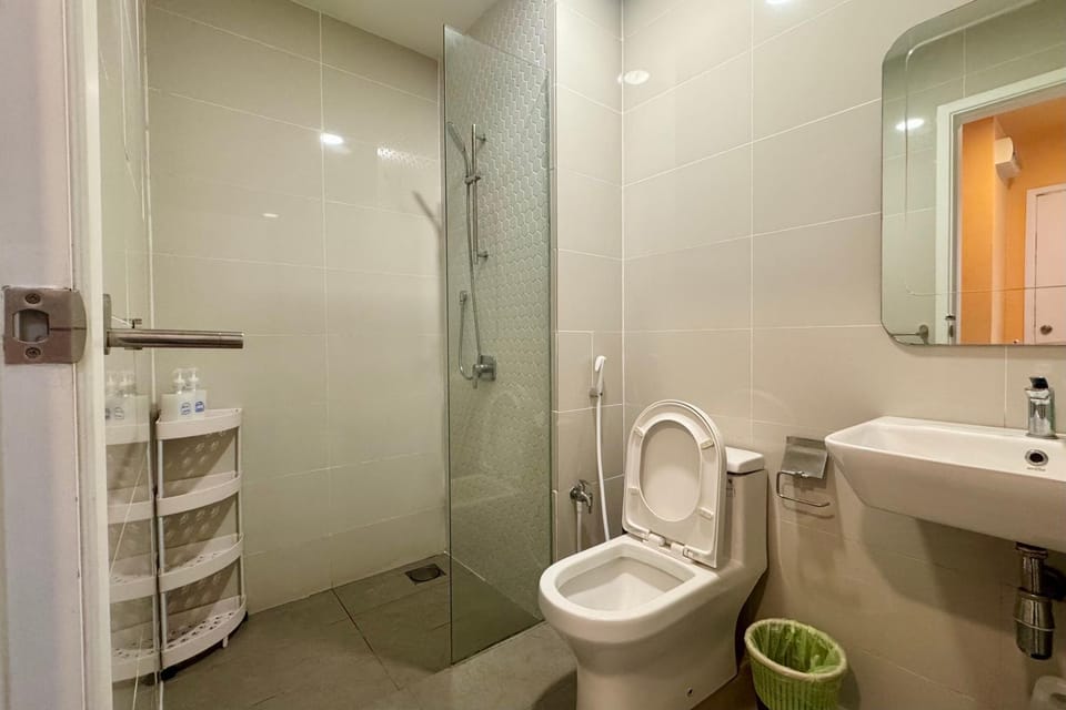 Shower, Toilet, Bathroom