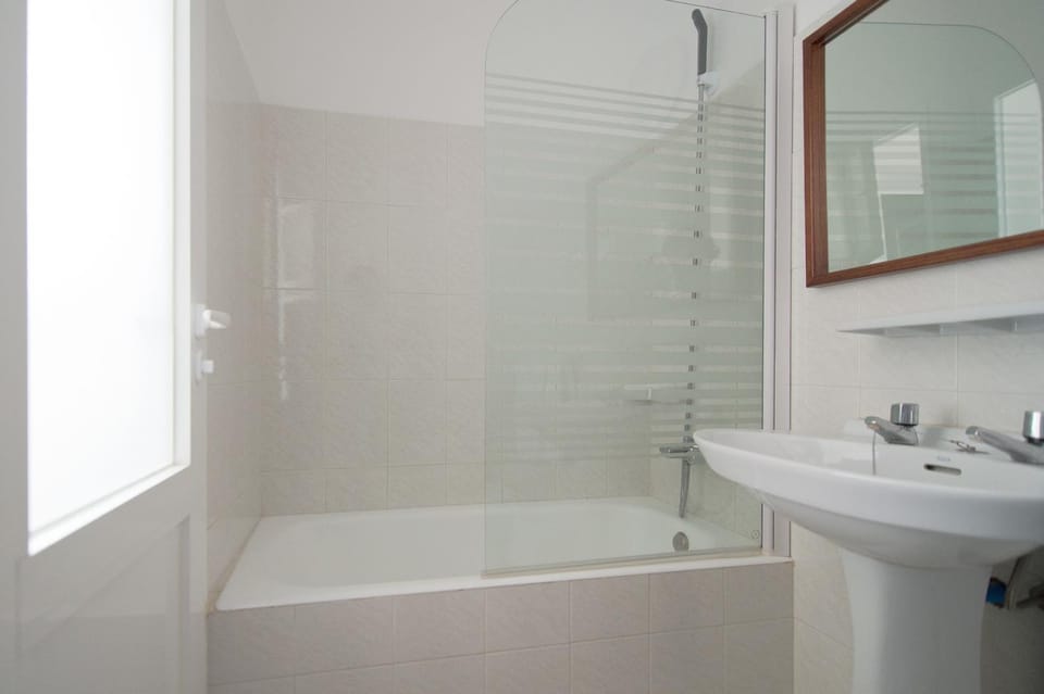 Shower, Toilet
