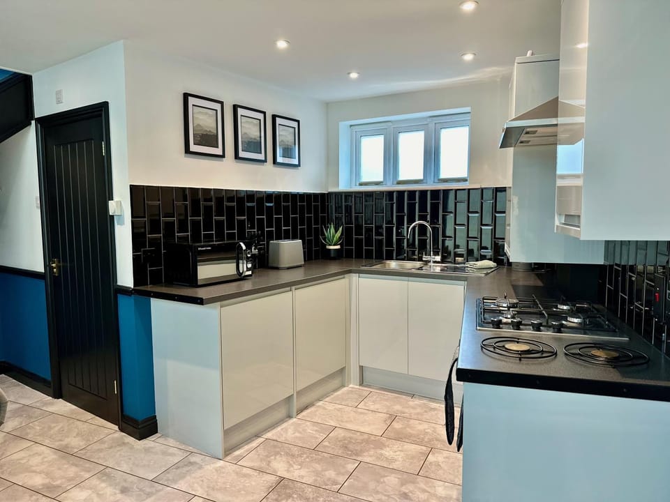 Kitchen or kitchenette, minibar, pet friendly, stove