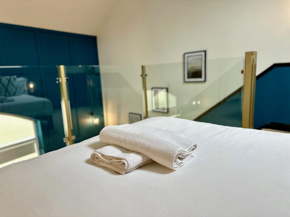 Bedroom, towels