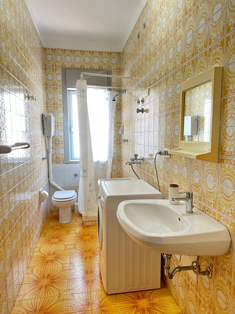Shower, Toilet, Bathroom, washing machine