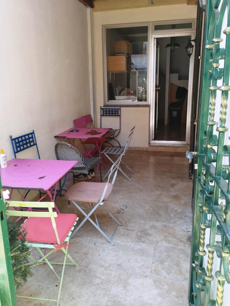 CREW KEY WEST Hostel in Antibes