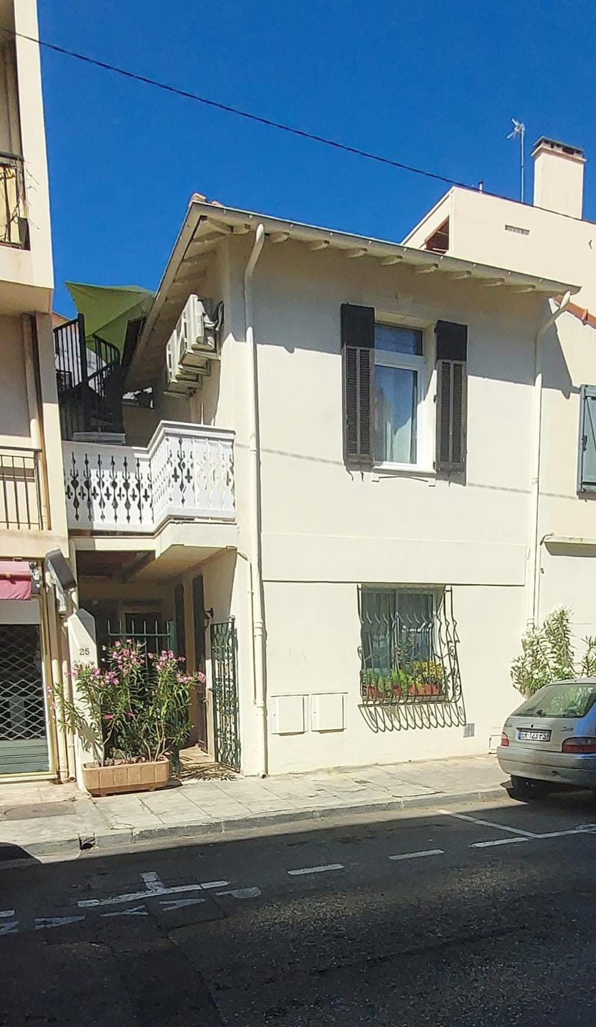 CREW KEY WEST Hostel in Antibes