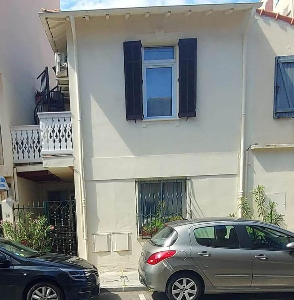 CREW KEY WEST Hostel in Antibes