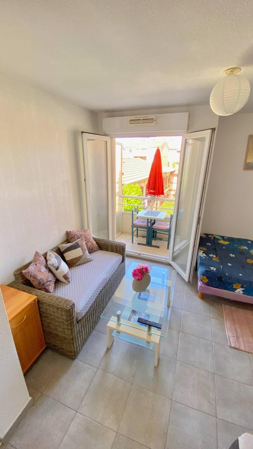 Nice Beach Promenade Apartment in Nice