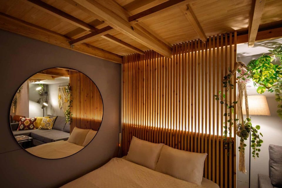 Bed, Living room, Photo of the whole room, Seating area, Bedroom