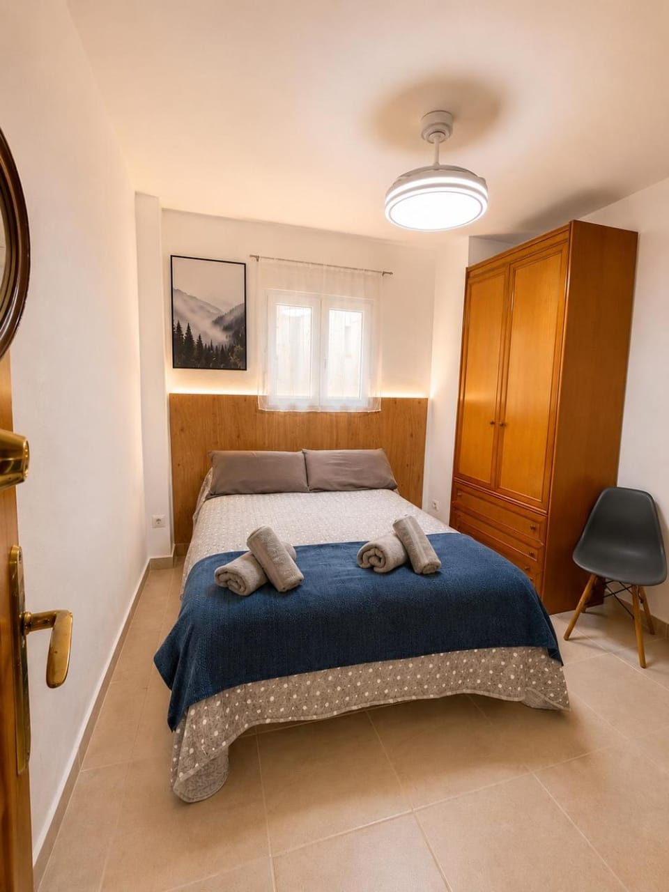 Bed, Photo of the whole room, Bedroom, towels, wardrobe