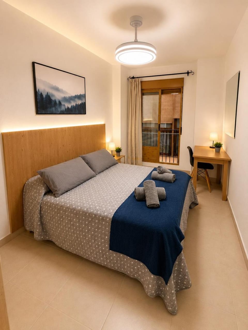 Bed, Photo of the whole room, Bedroom, towels