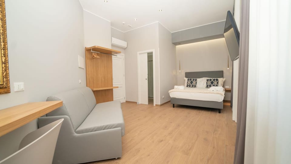 Photo of the whole room, Bedroom