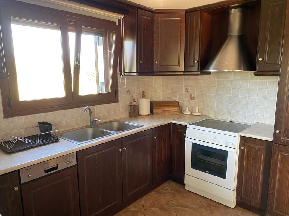 Kitchen or kitchenette, pet friendly, stove
