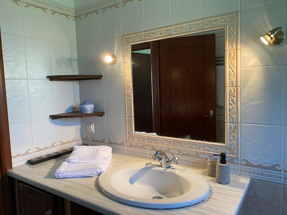 Bathroom, towels