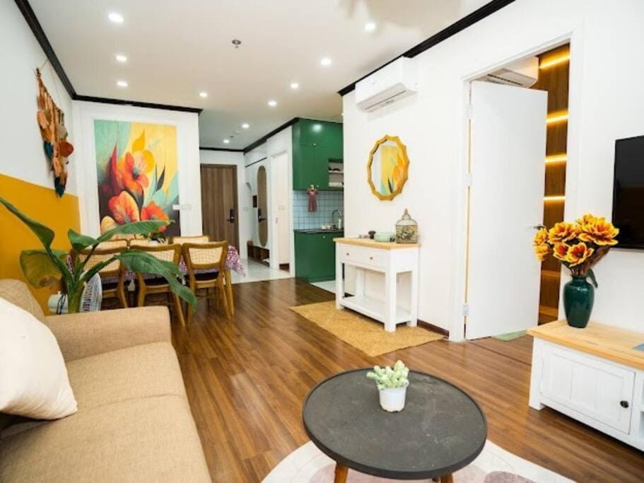 Home With View Bai Chay Bright Apartment in Vietnam
