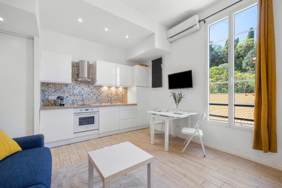 TV and multimedia, Living room, Dining area, pet friendly, stove, air conditioner